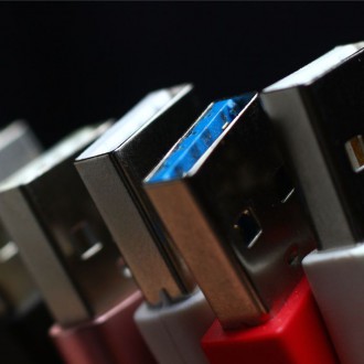 Cosa significa il colore del connettore sulle porte USB?